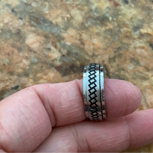 Used Beatdown Mens Wedding Ring - Picture 2 of 4